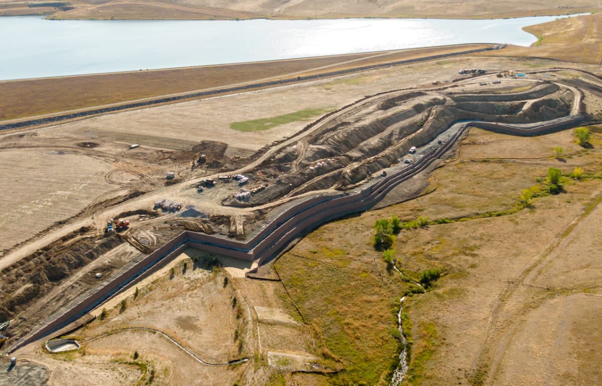 Candelas Medical Terraced Wall